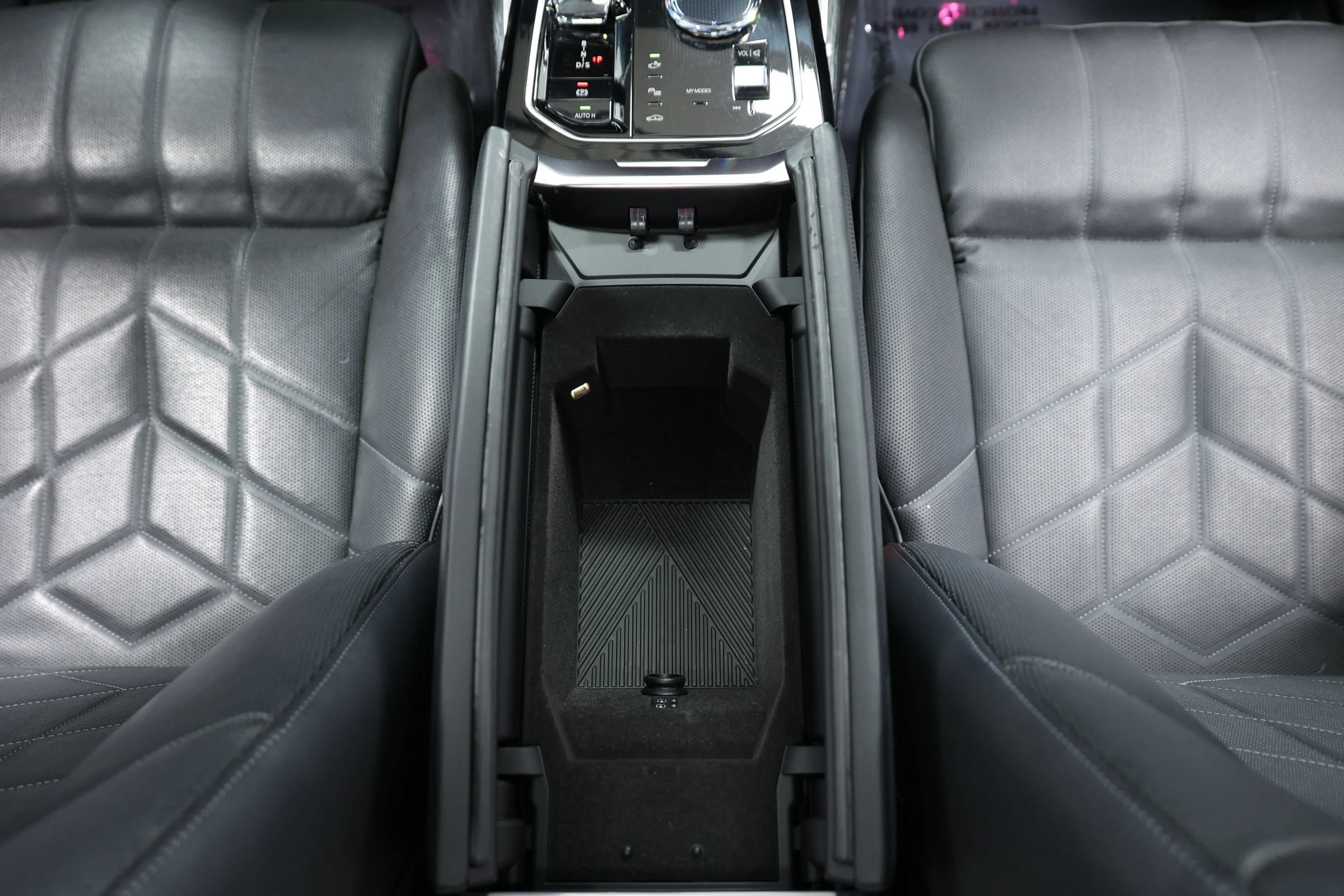 Used 2023 BMW 740i RWD image 47