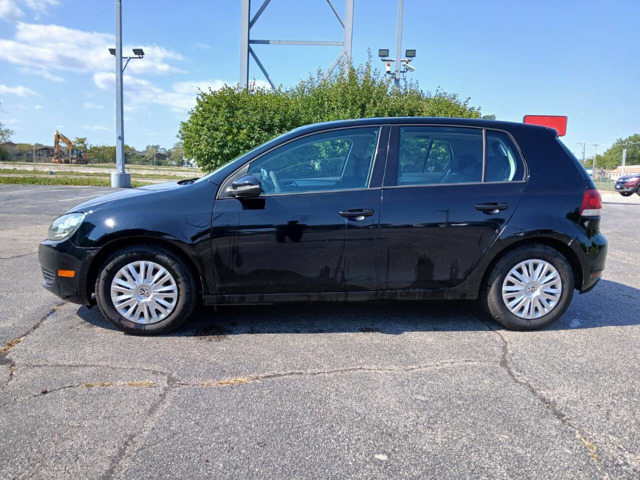 Used 2010 Volkswagen Golf 4-Door image 4