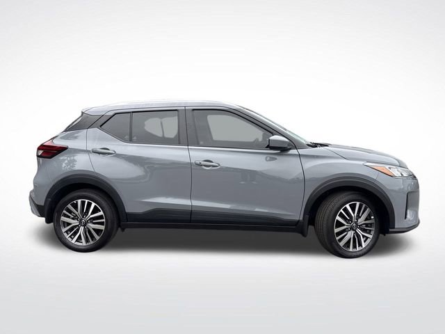 Used 2024 Nissan Kicks SV image 2