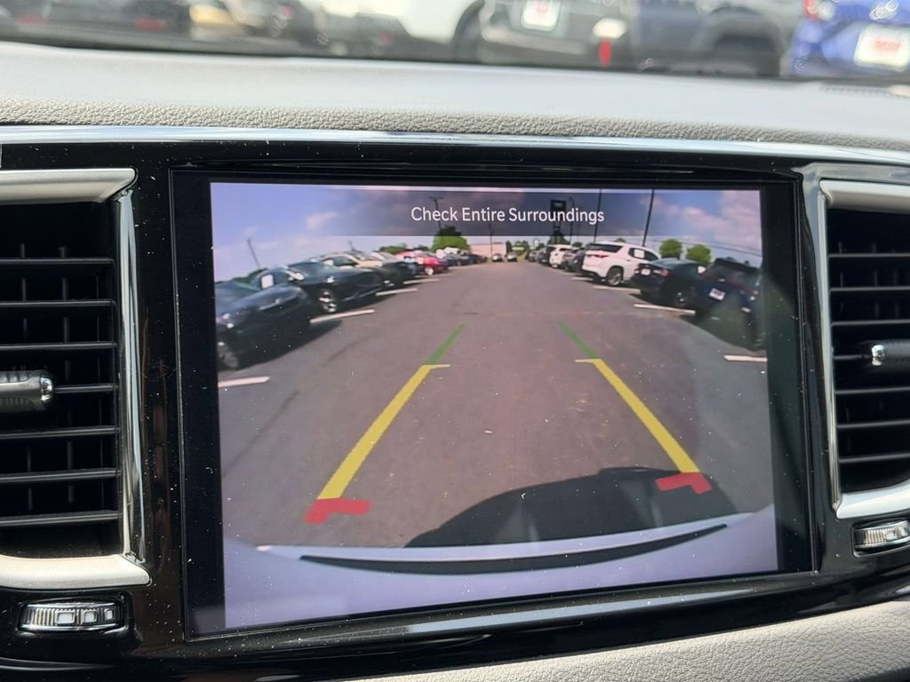 Used 2024 Chrysler Pacifica Touring-L FWD image 22