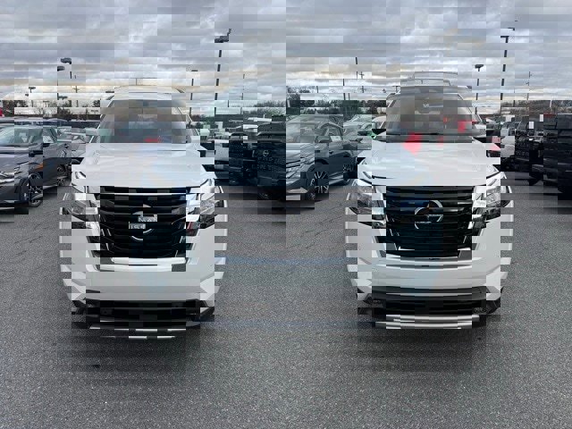 New 2025 Nissan Pathfinder SL image 3