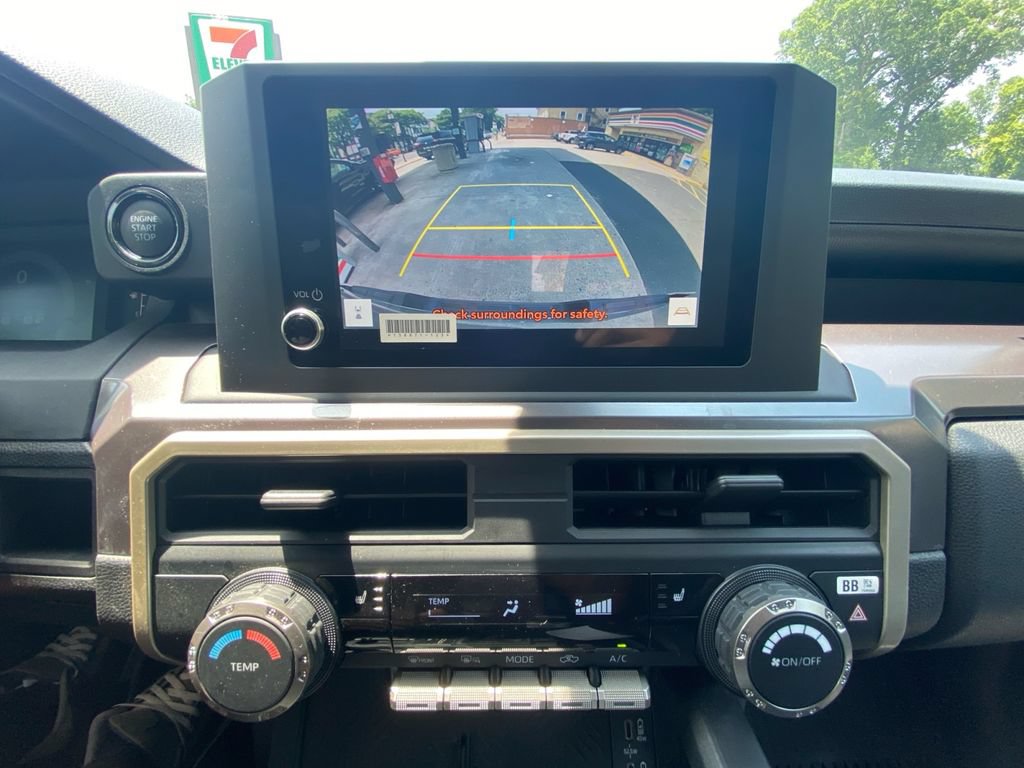 Used 2025 Toyota Tacoma SR5 AWD/4WD image 22