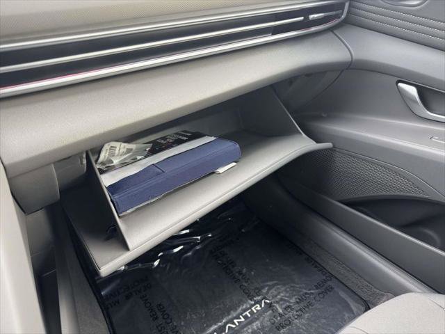 Used 2025 Hyundai Elantra SEL image 32