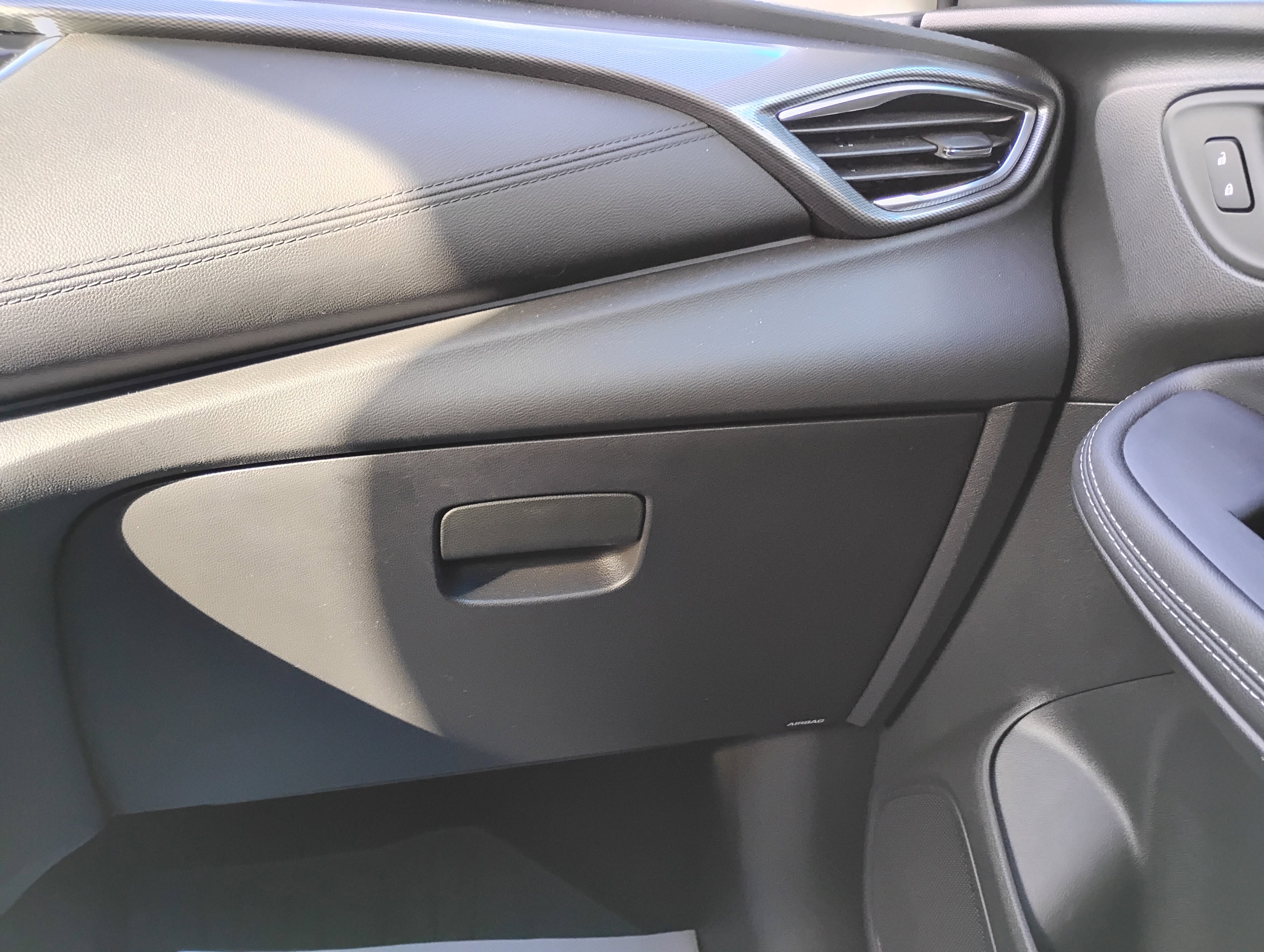 Used 2022 Buick Encore GX Essence w/ Experience Buick Package image 36