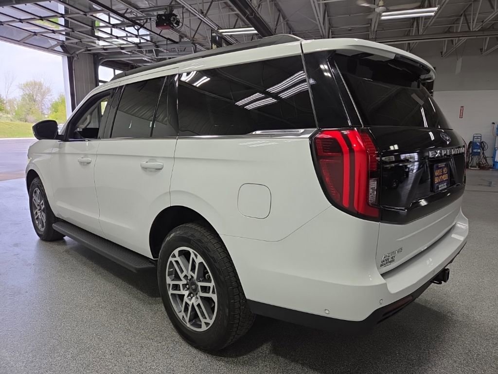 Used 2025 Ford Expedition Active AWD/4WD image 5
