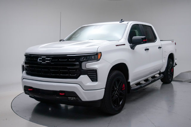 Used 2024 Chevrolet Silverado 1500 RST w/ Redline Edition AWD/4WD image 3