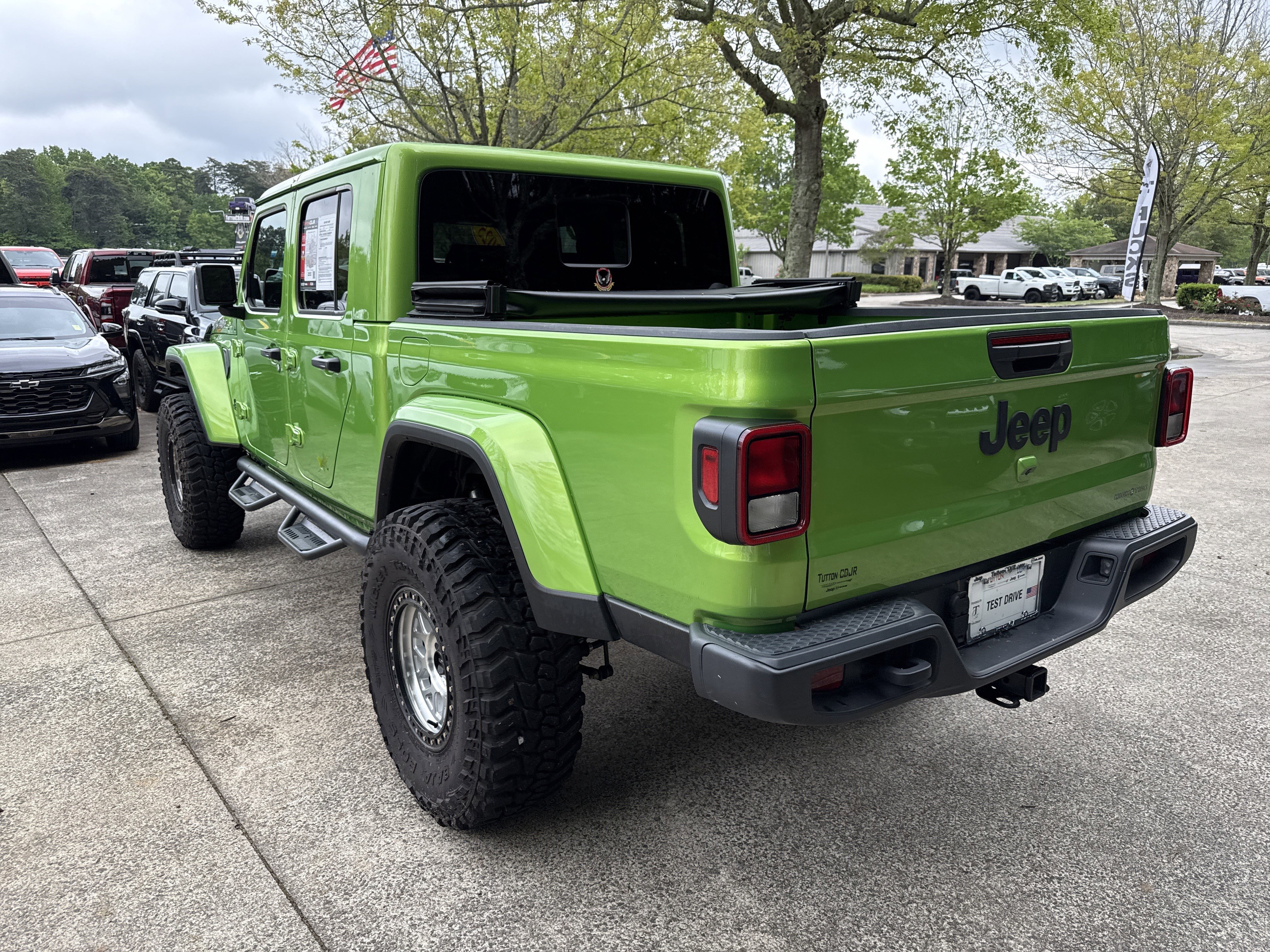 Used 2025 Jeep Gladiator Sport AWD/4WD image 5