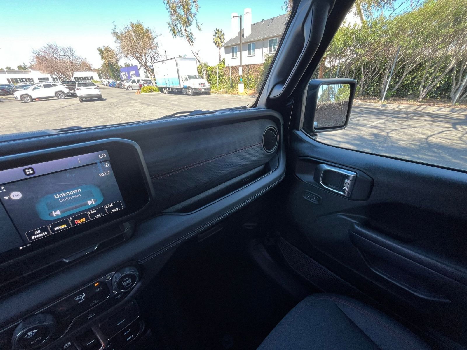 Used 2025 Jeep Wrangler Unlimited Rubicon image 34