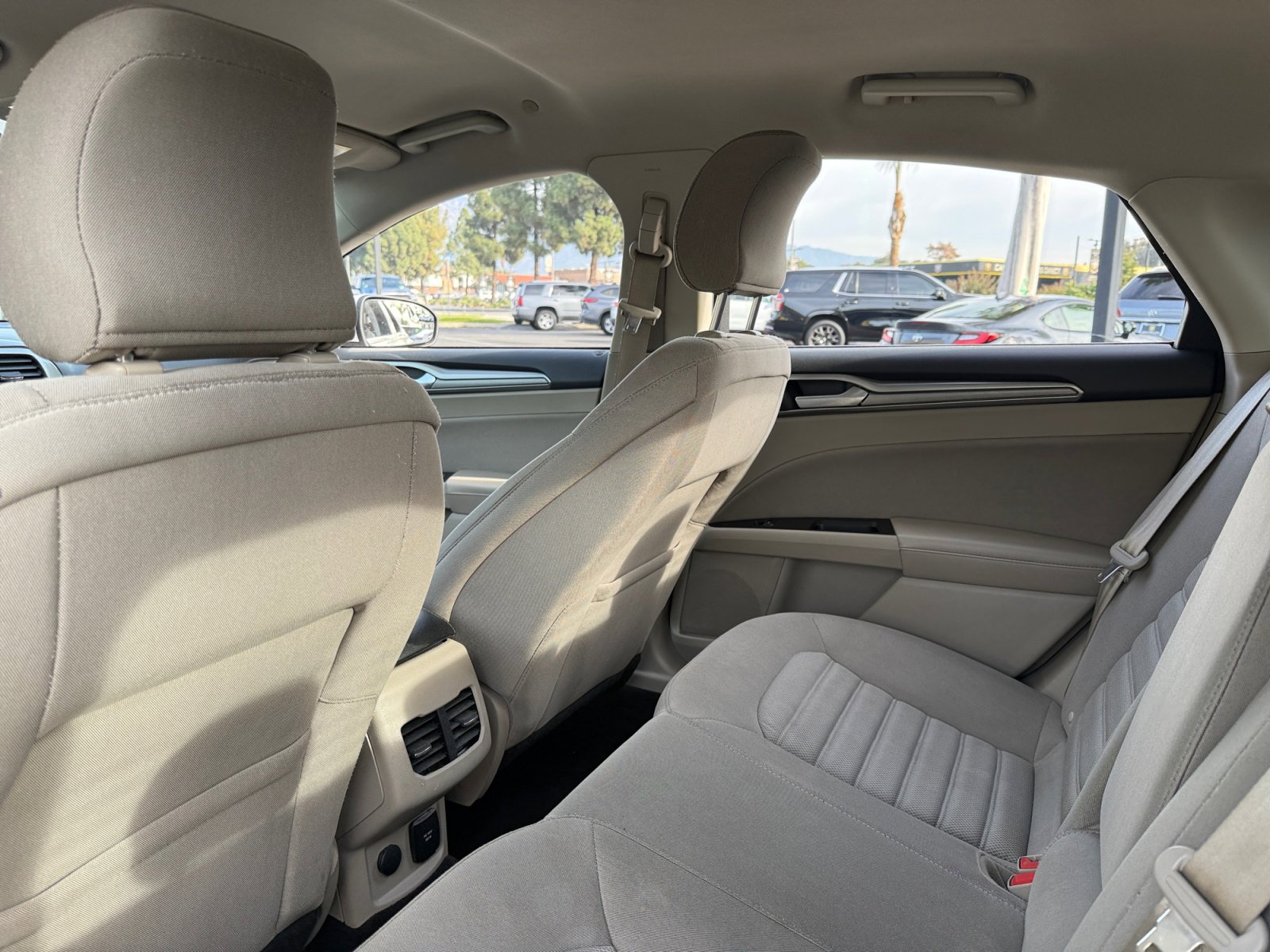 Used 2017 Ford Fusion SE image 16