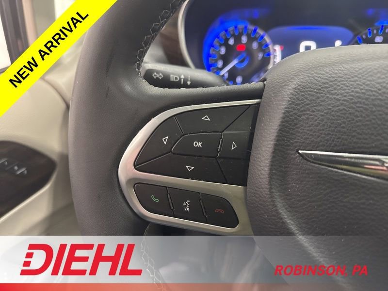 Used 2023 Chrysler Pacifica Limited w/ Uconnect Theater Family Group image 28
