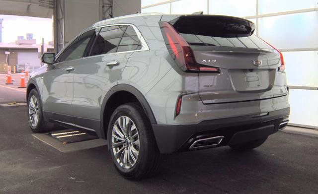 Used 2024 Cadillac XT4 Premium Luxury image 6