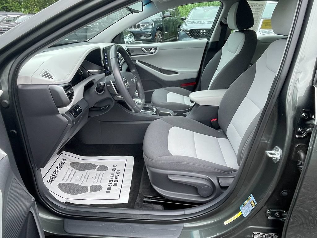 Used 2020 Hyundai Ioniq SE FWD image 12