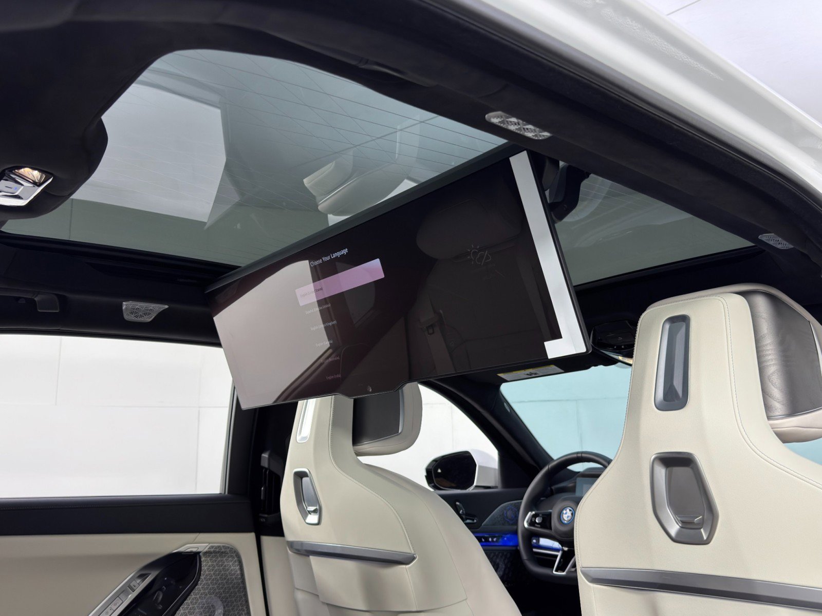 Used 2023 BMW i7 xDrive60 w/ Executive Package 2 image 48