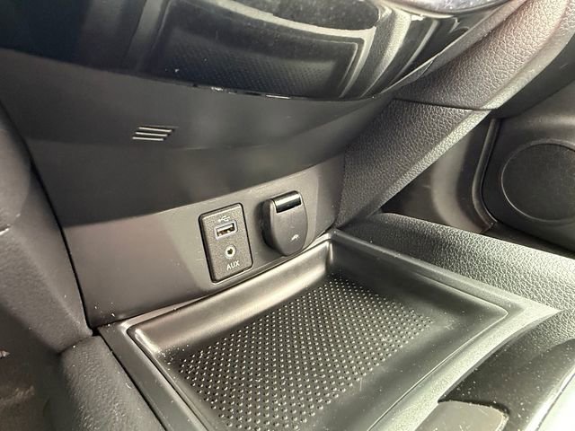 Used 2017 Nissan Rogue SV AWD/4WD image 19