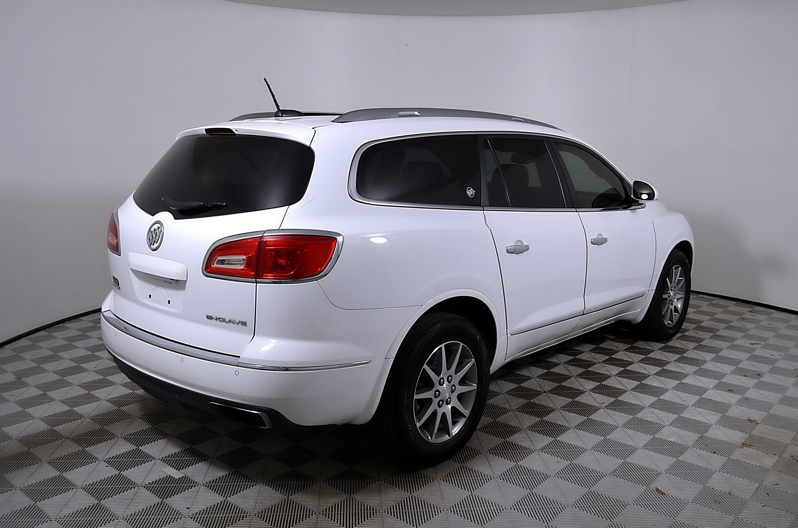 Used 2017 Buick Enclave Leather FWD image 8