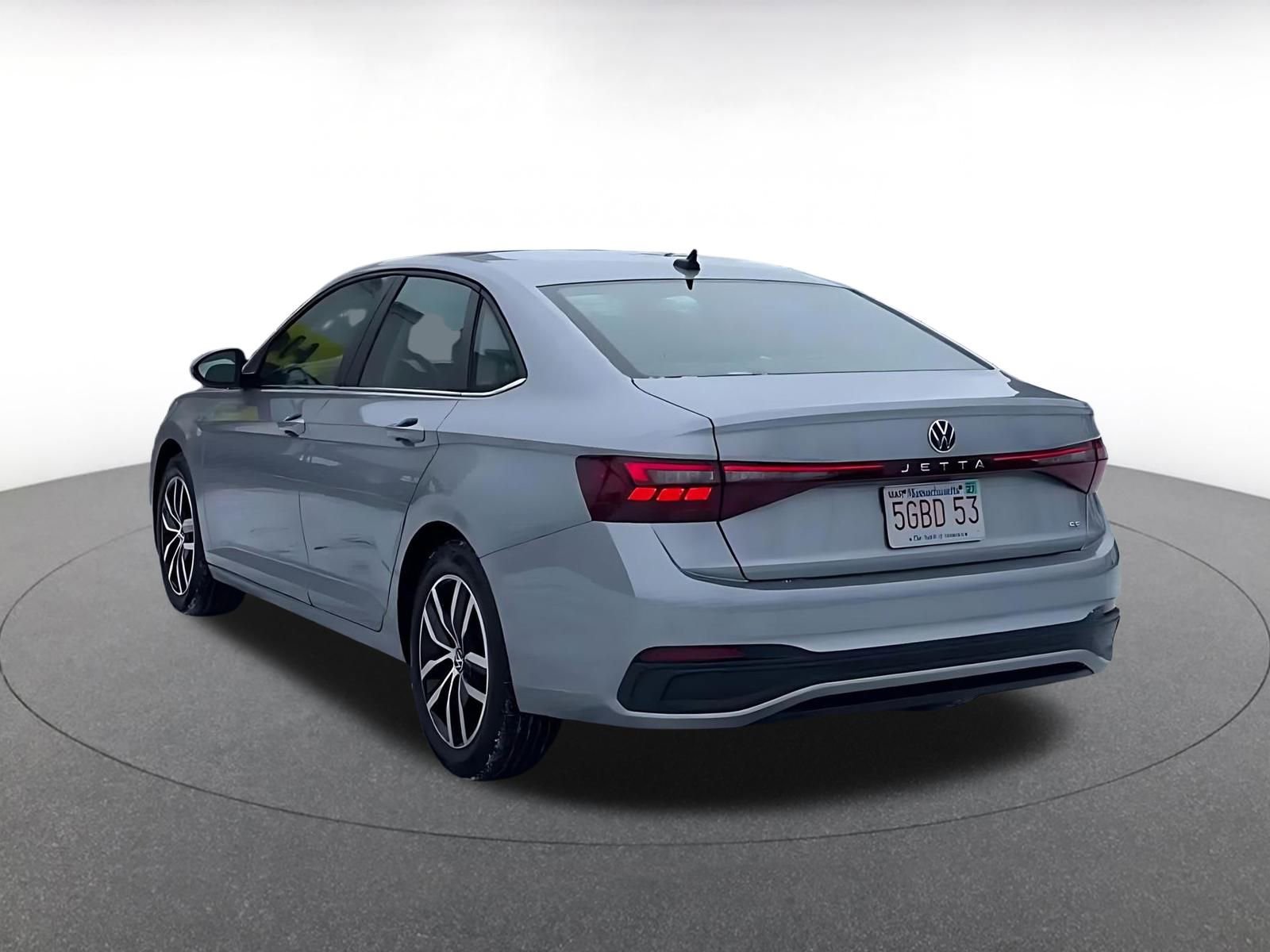 Used 2025 Volkswagen Jetta SE image 11