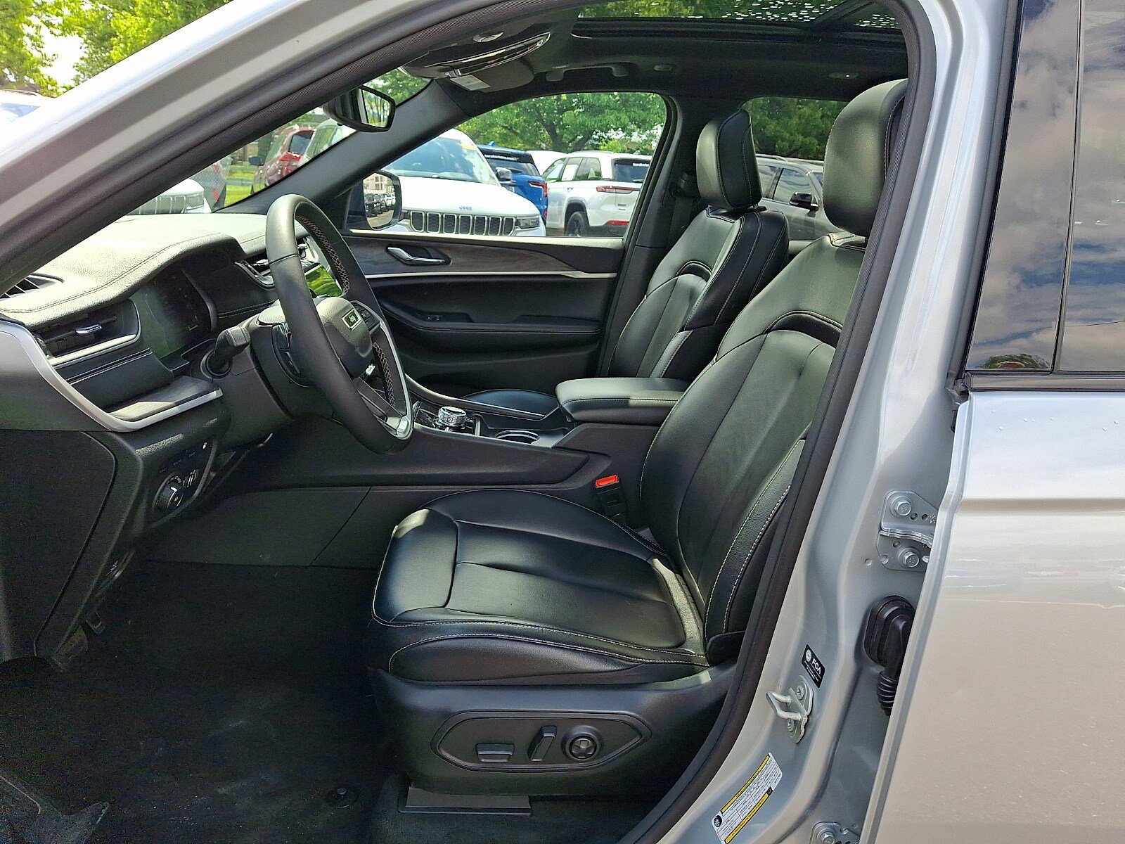 Used 2024 Jeep Grand Cherokee Limited 4xe AWD/4WD image 13