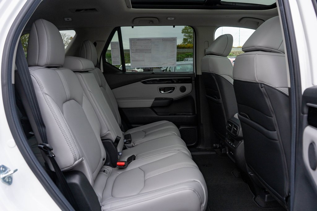 New 2025 Honda Pilot Touring image 15
