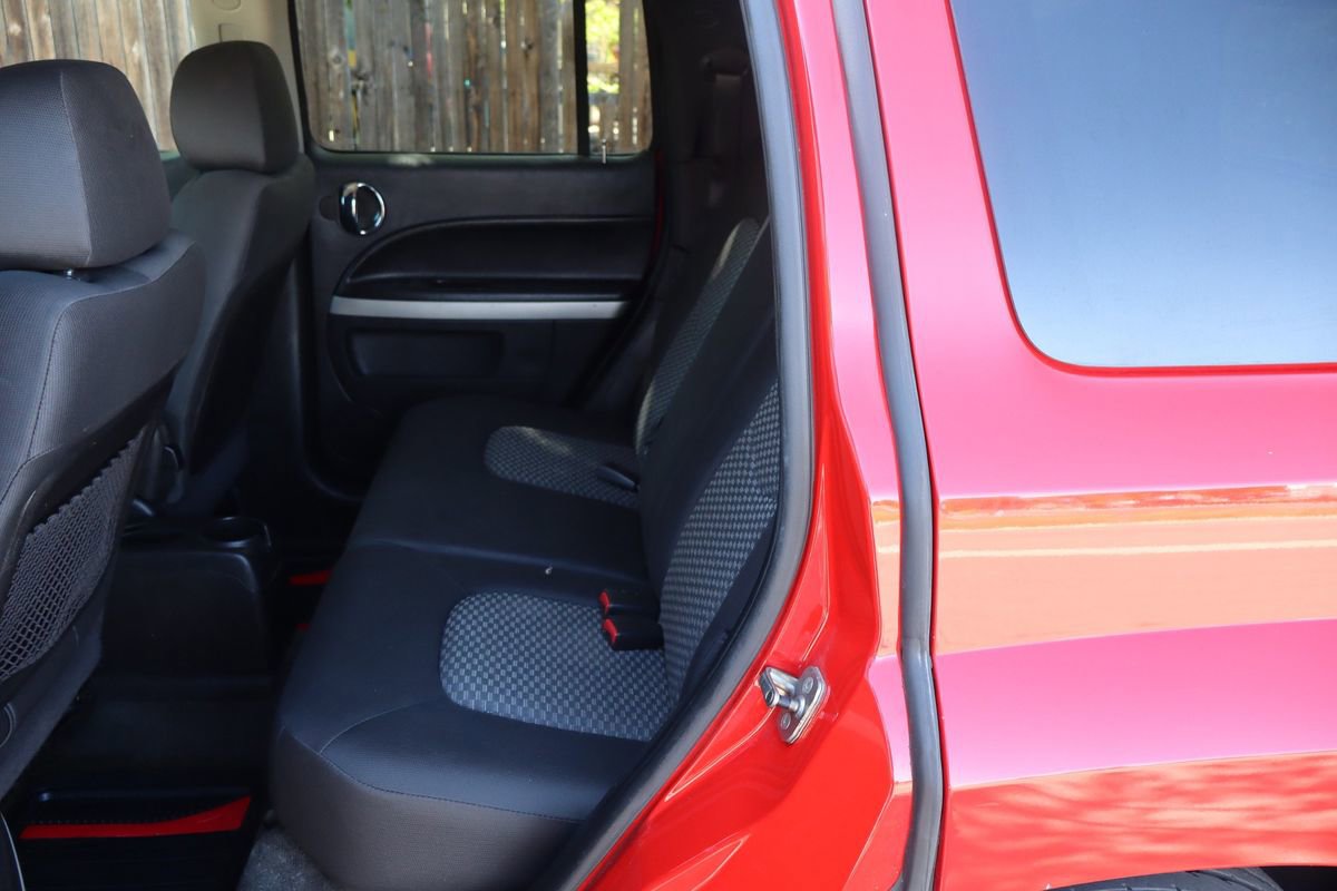 Used 2011 Chevrolet HHR LS image 20