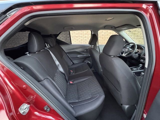 Used 2023 Nissan Kicks SV image 13