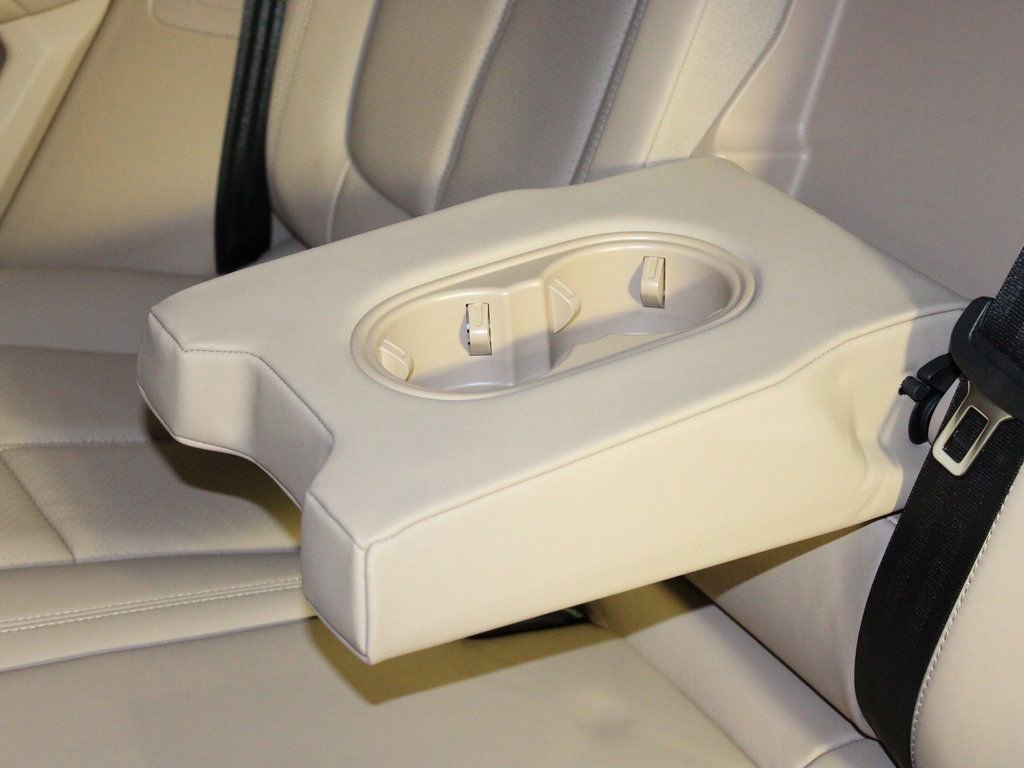 Certified 2025 Porsche Macan image 35