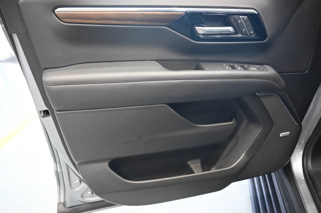 Used 2025 Chevrolet Suburban High Country AWD/4WD image 32