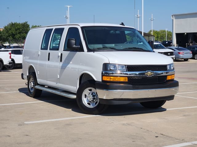 Used 2025 Chevrolet Express 2500 w/ Driver Convenience Package RWD video 2
