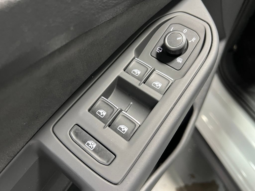 Used 2024 Volkswagen GTI SE FWD image 38