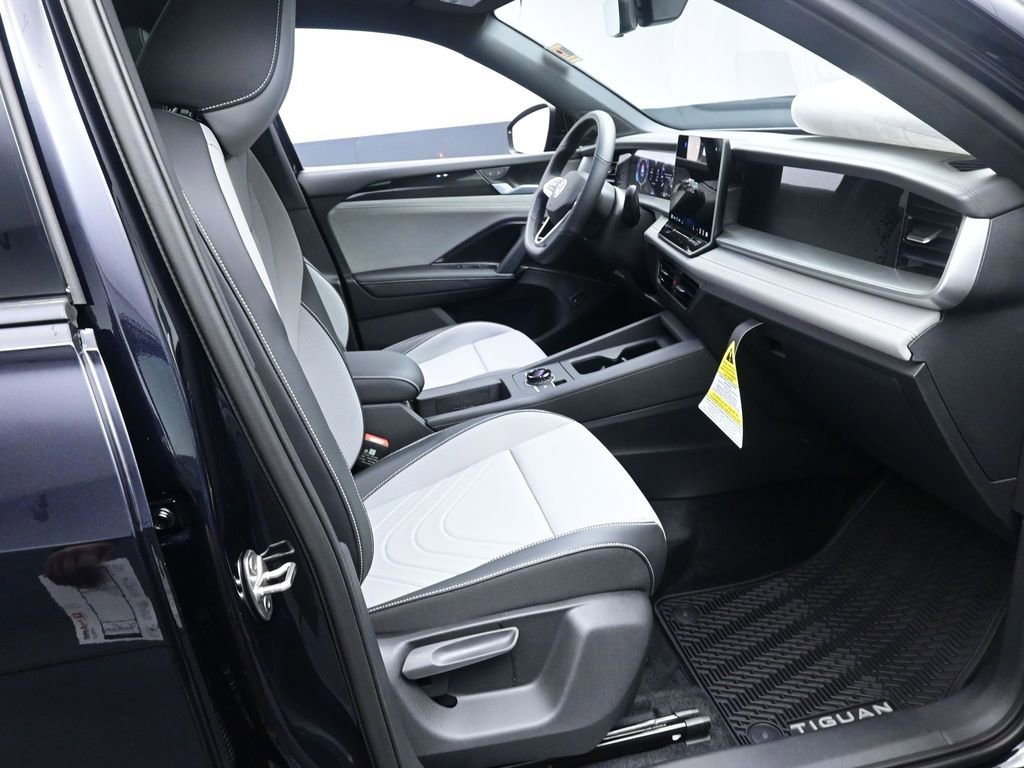 New 2026 Volkswagen Tiguan SE R-Line AWD/4WD image 30