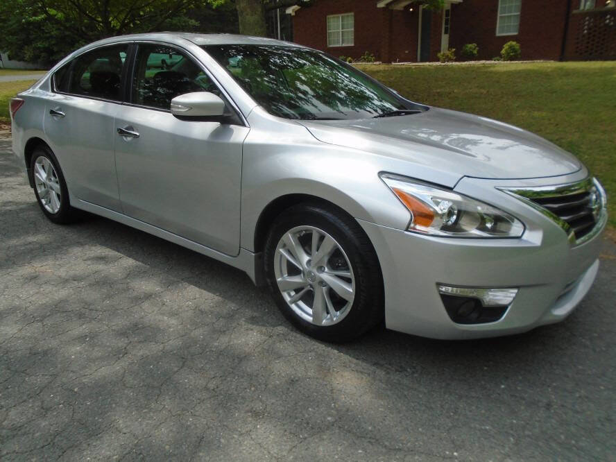 Used 2013 Nissan Altima 2.5 SL w/ Technology Pkg FWD image 3