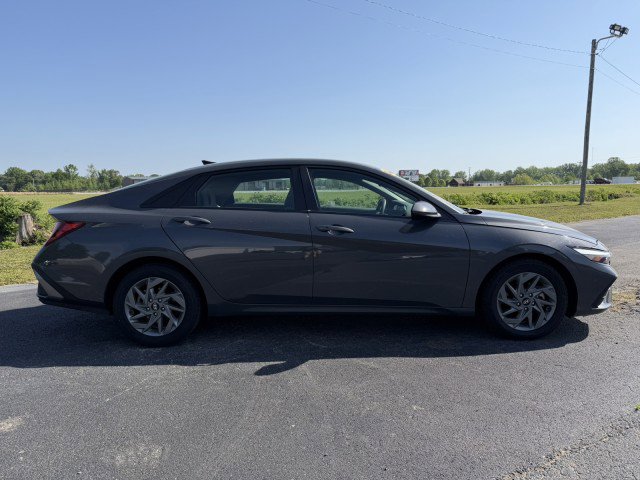 Used 2024 Hyundai Elantra SEL FWD image 6