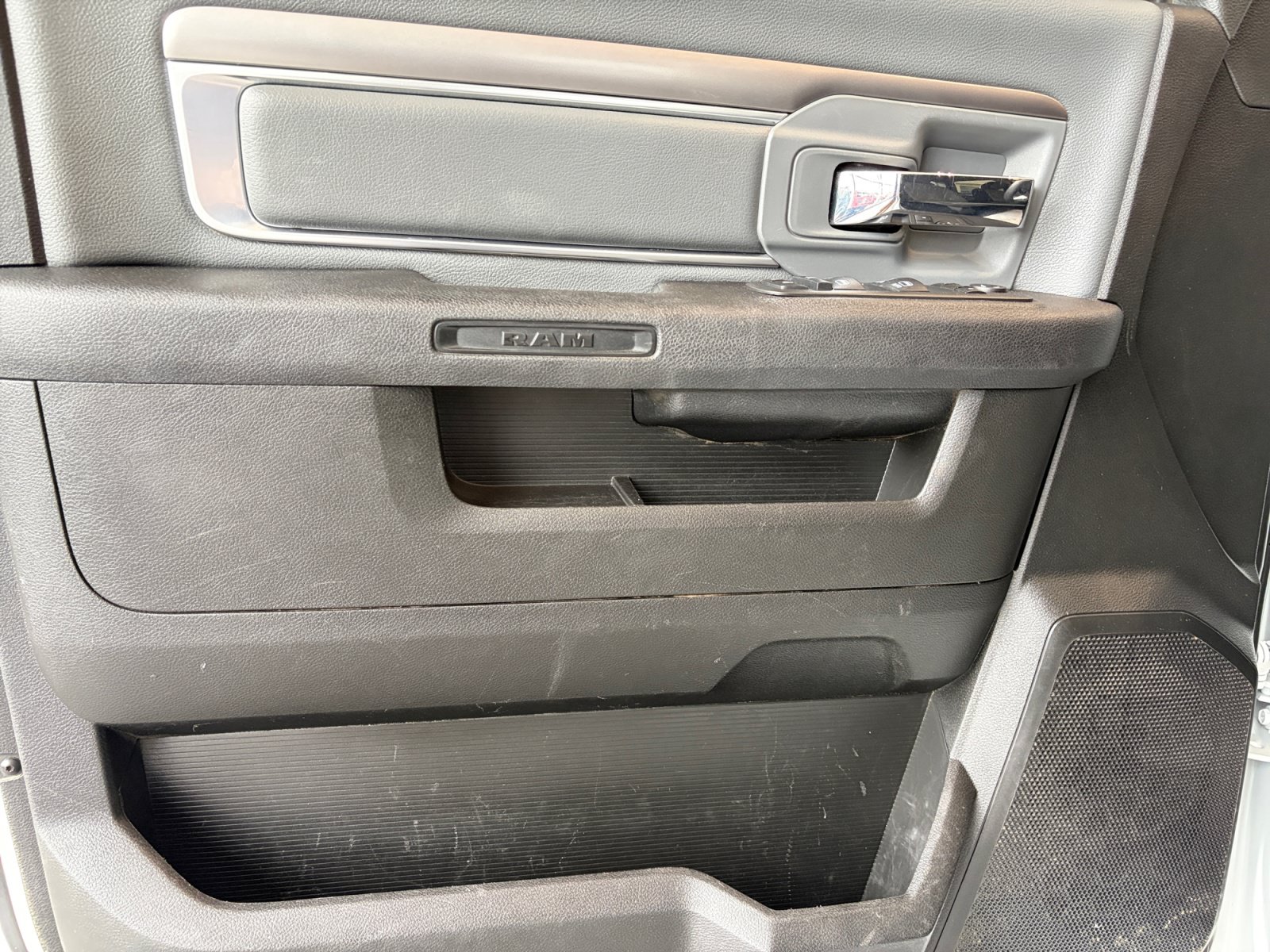 Used 2022 RAM 1500 Classic SLT w/ Electronics Group AWD/4WD image 14