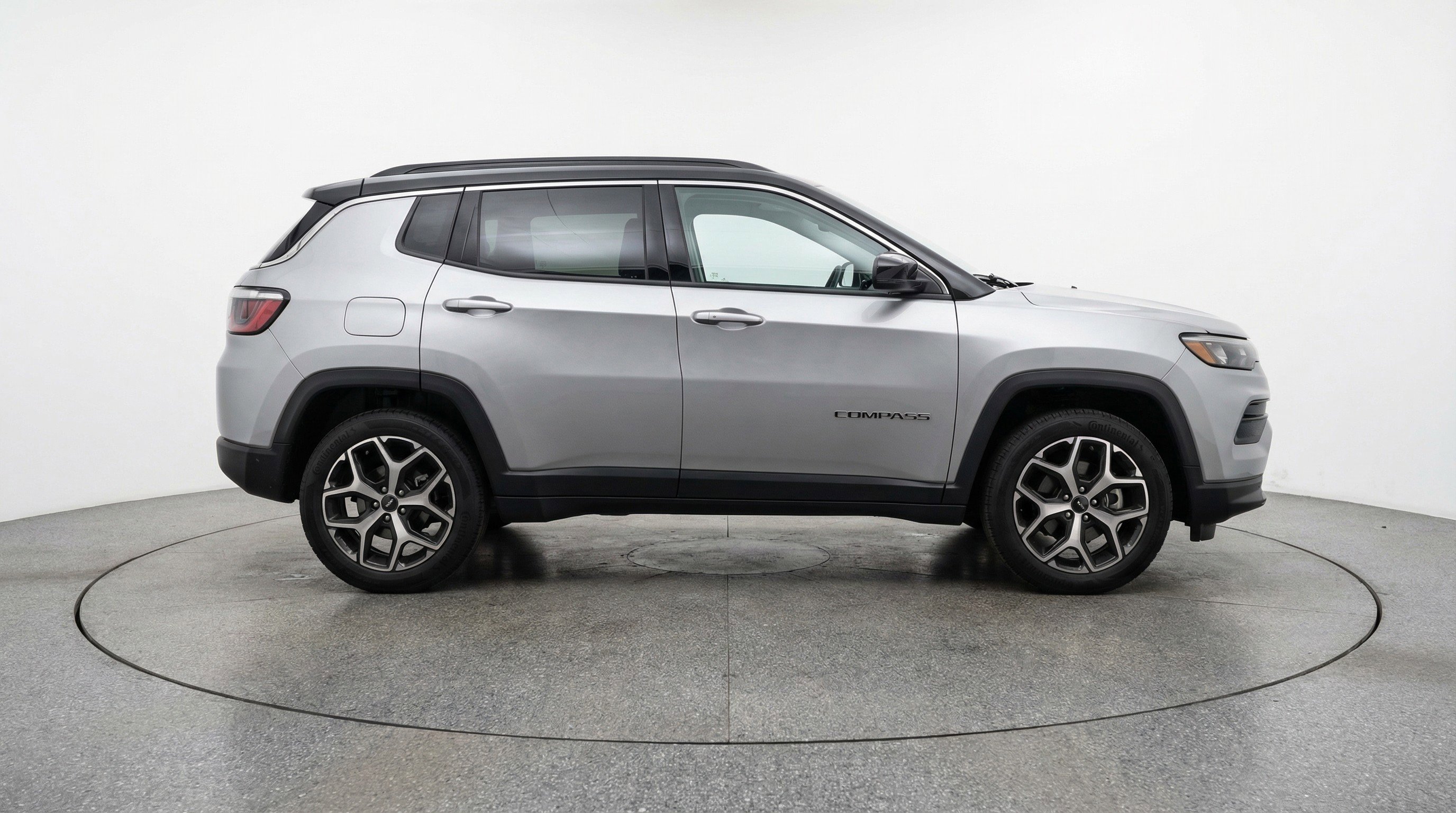 Used 2025 Jeep Compass Limited image 11
