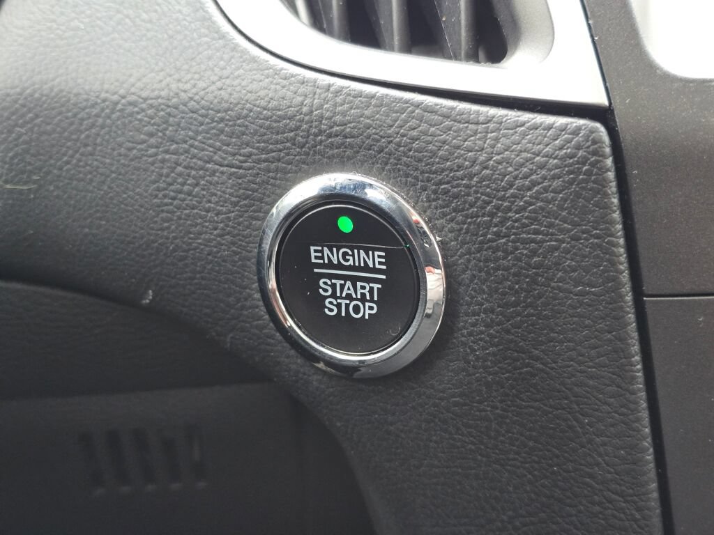 Used 2017 Ford Edge SEL w/ Equipment Group 201A AWD/4WD image 32