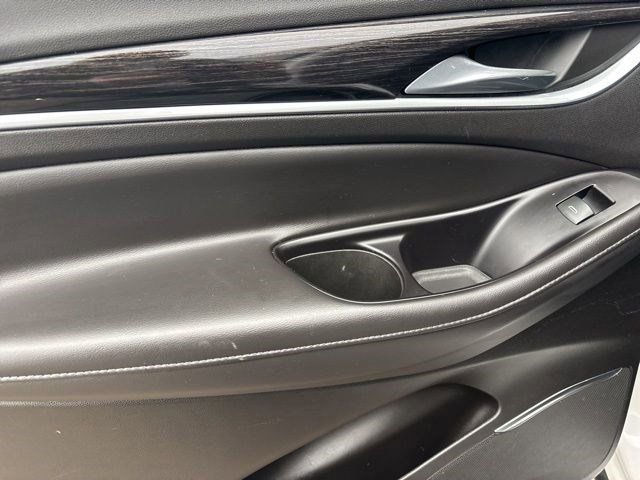 Used 2020 Buick Enclave Avenir w/ Avenir Technology Package image 33