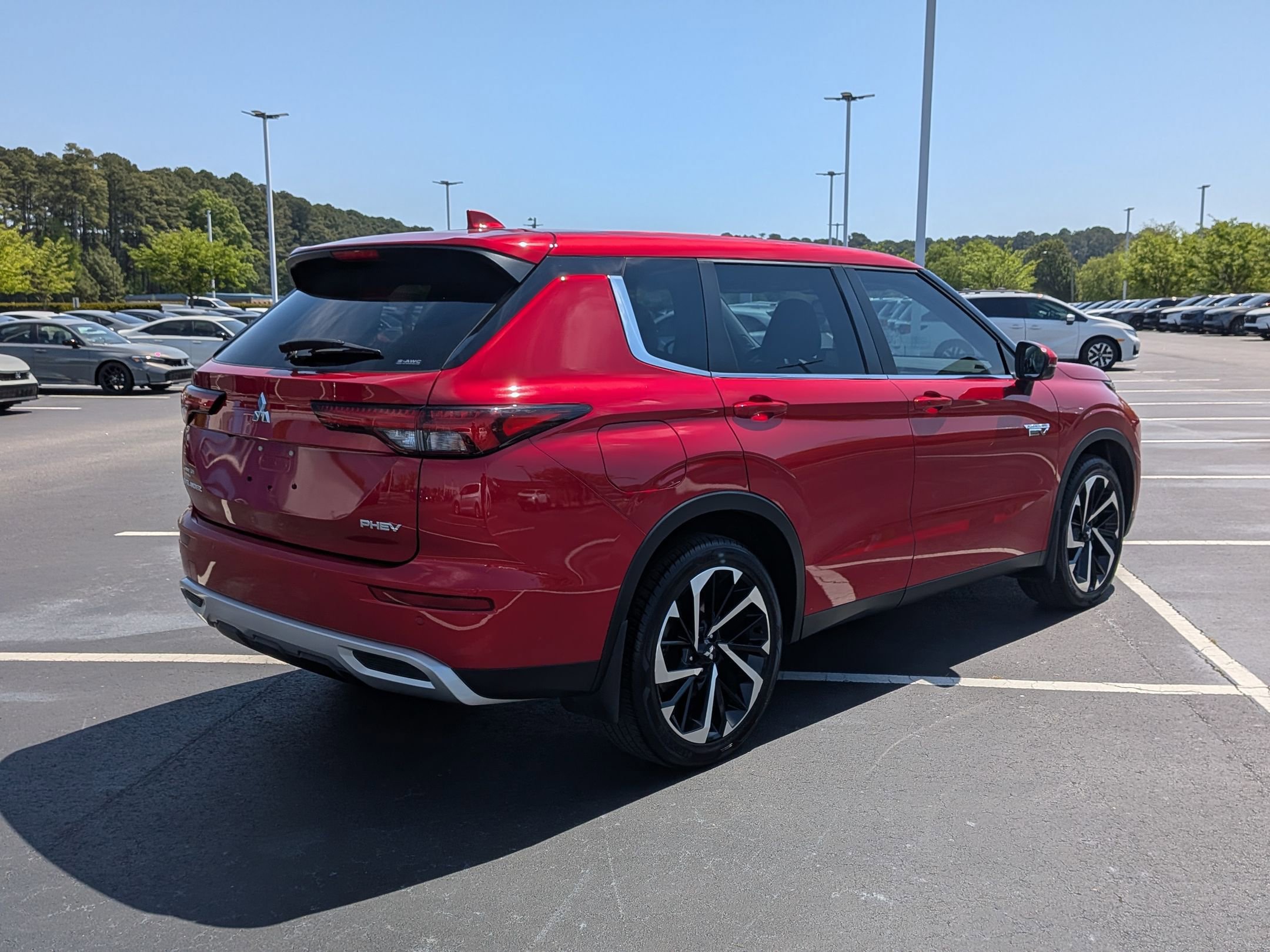 Used 2023 Mitsubishi Outlander SE image 3