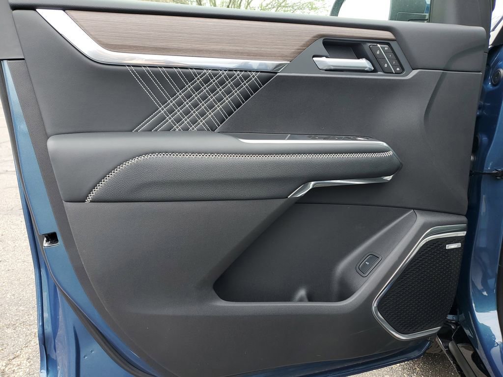 New 2026 GMC Acadia Denali image 13