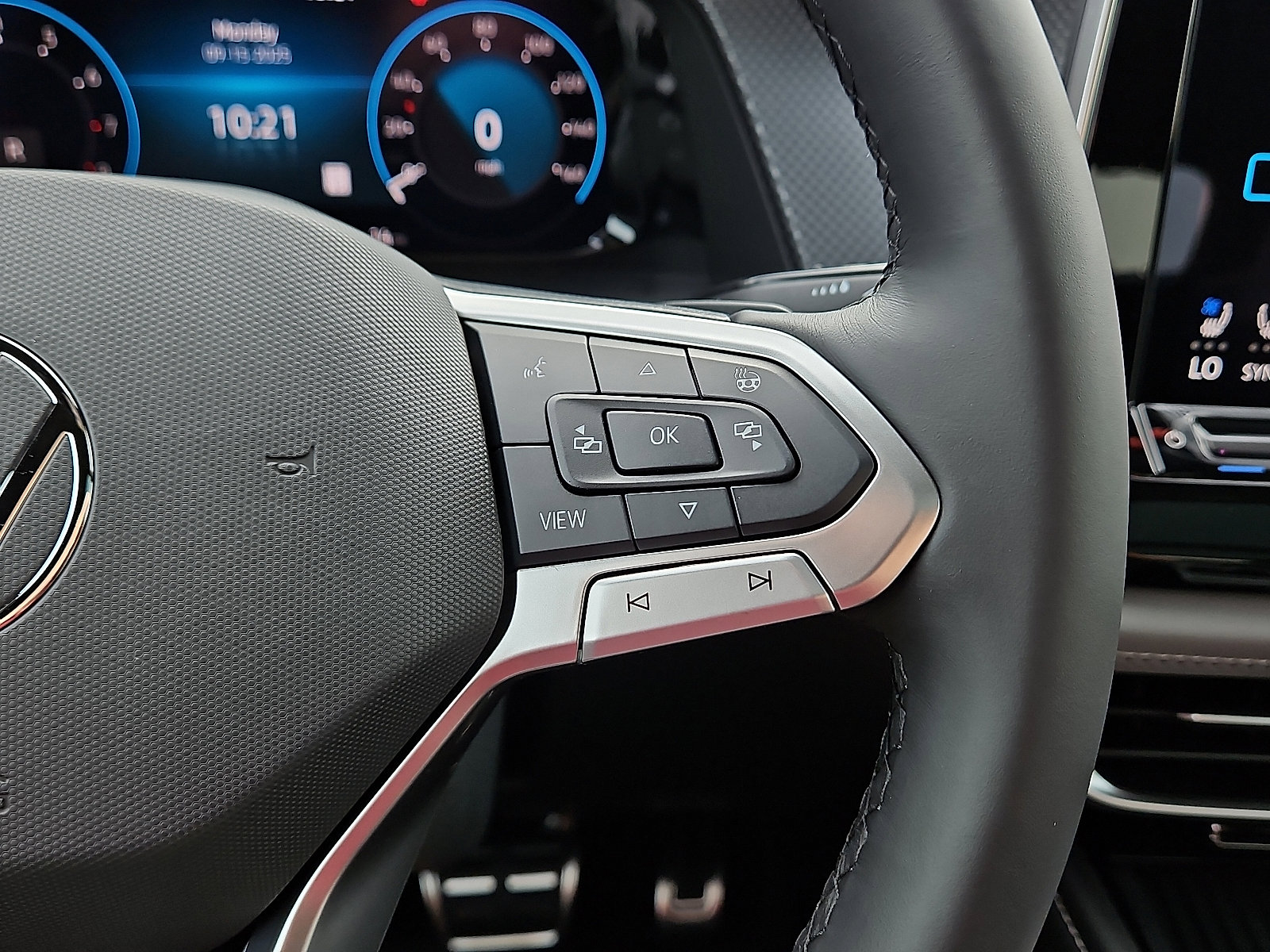 New 2026 Volkswagen Atlas Cross Sport SEL R-Line image 19