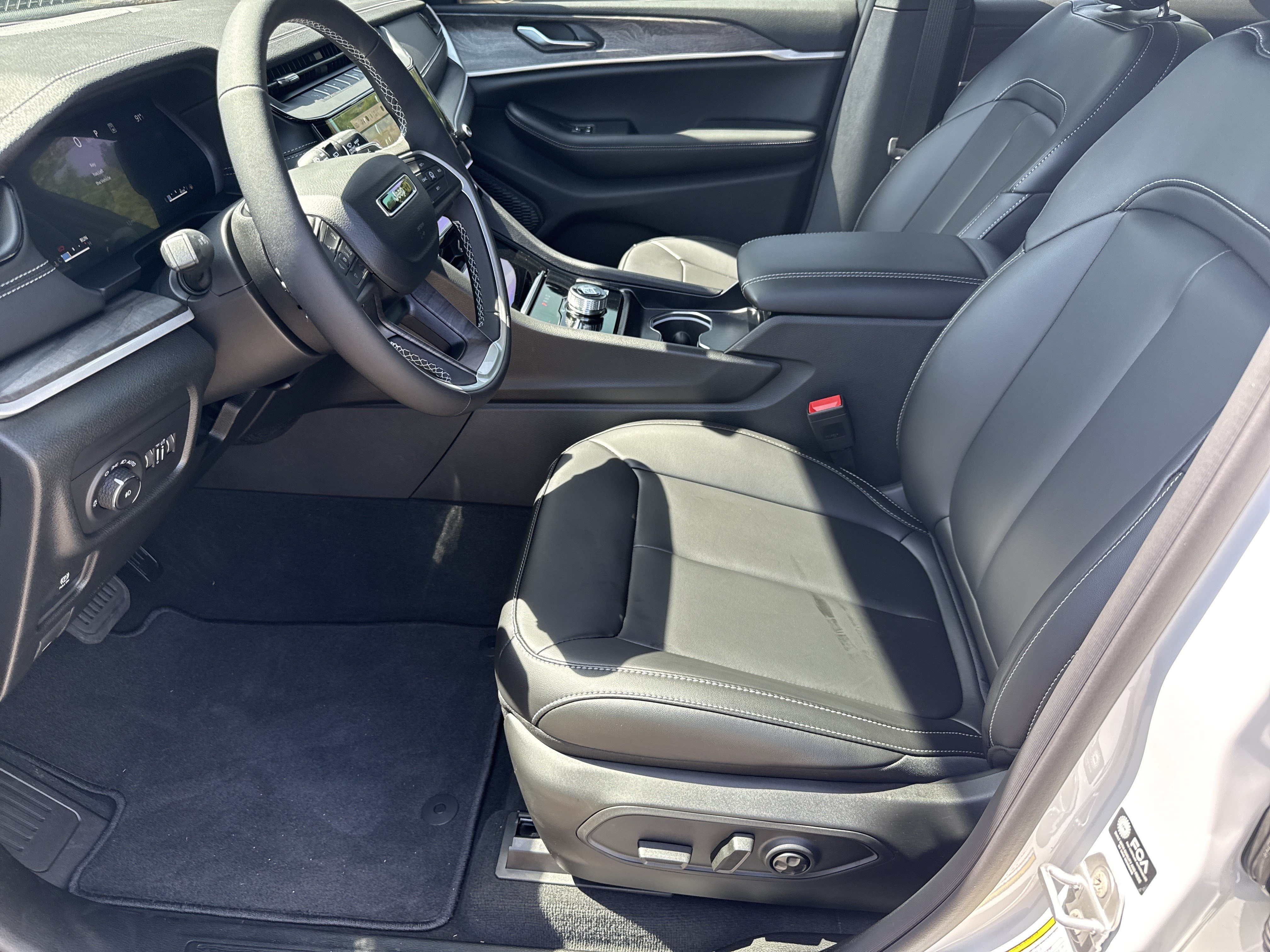 New 2026 Jeep Grand Cherokee Limited w/ Limited Altitude Package AWD/4WD image 9