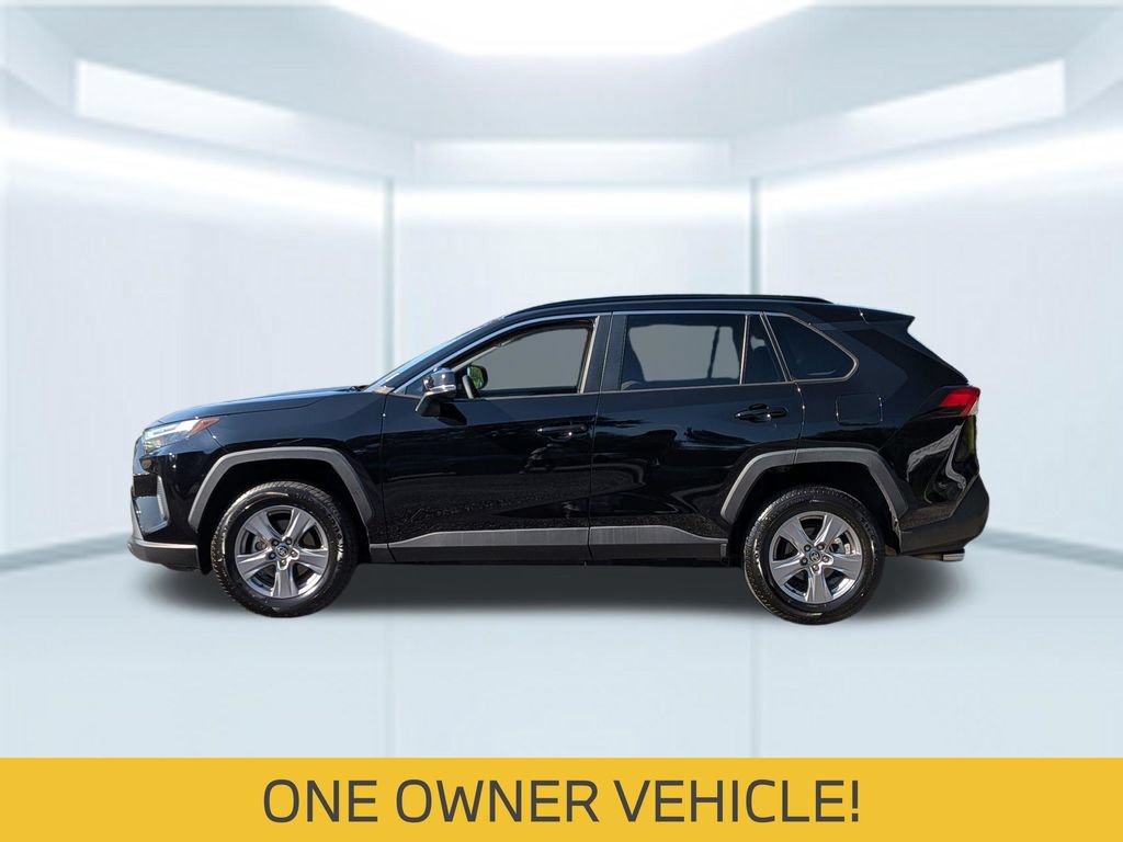 Used 2022 Toyota RAV4 XLE FWD image 2