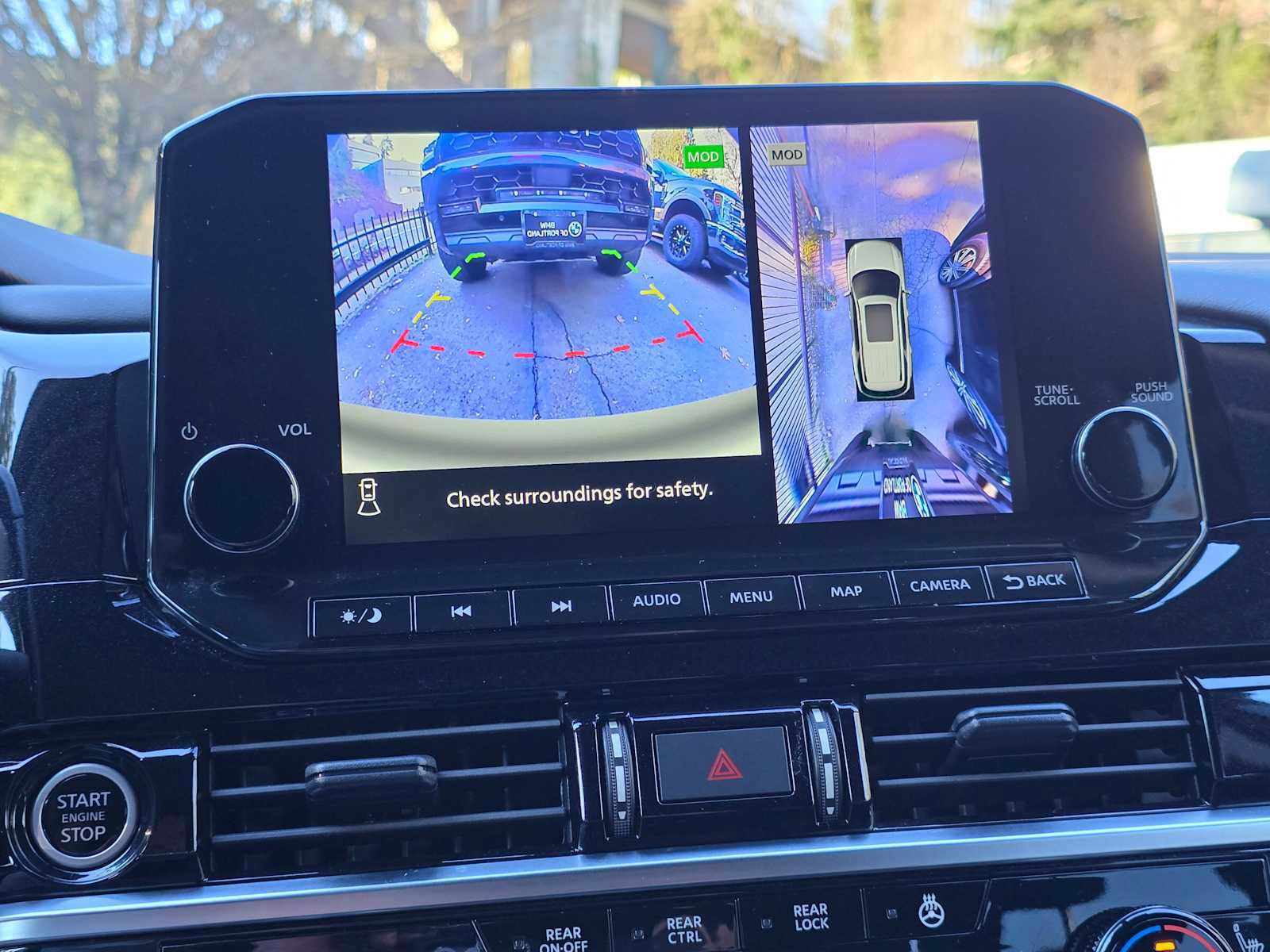 Used 2024 Nissan Pathfinder SL w/ Black Appearance Package image 31