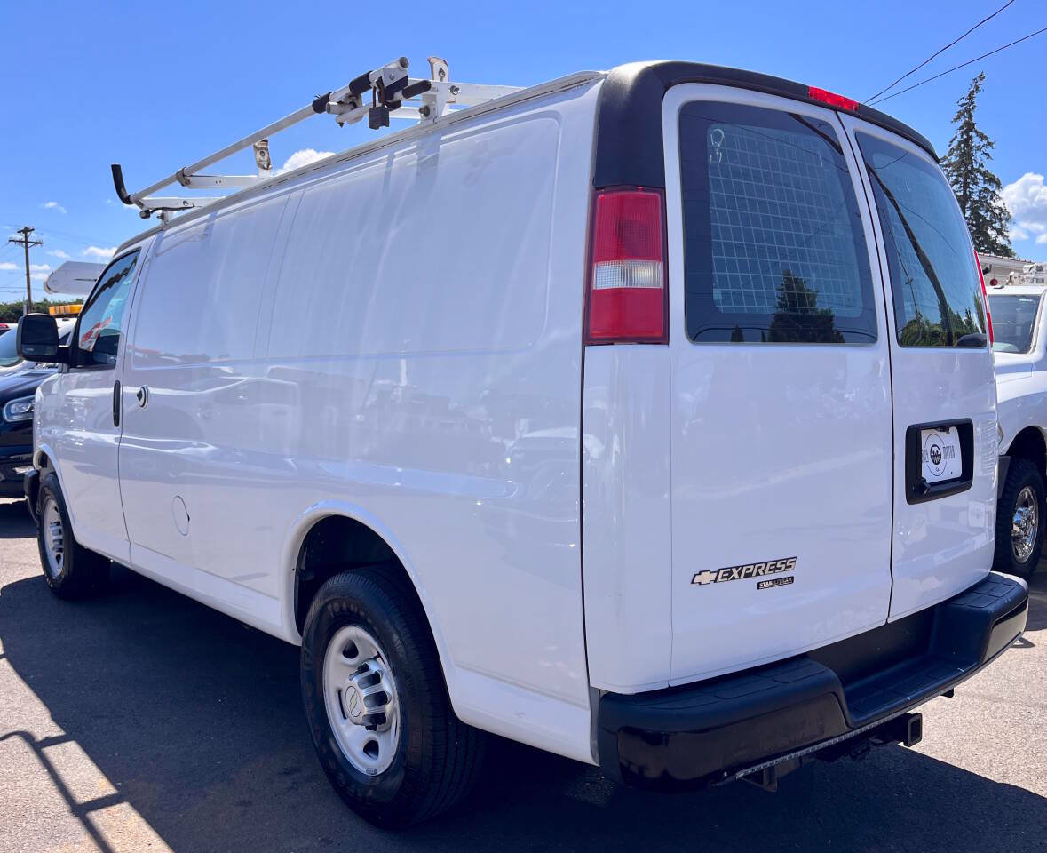 Used 2013 Chevrolet Express 2500 RWD image 5