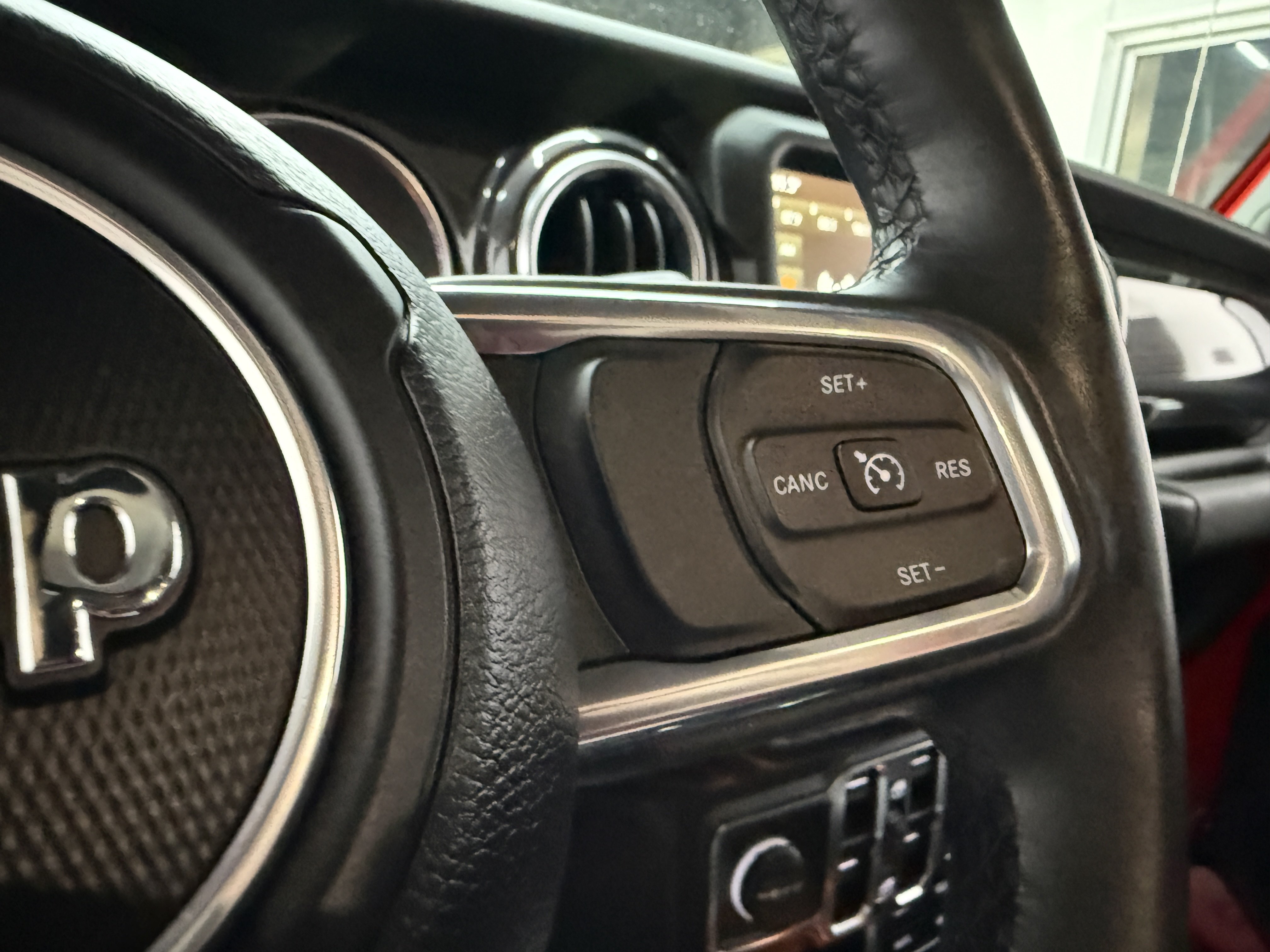 Used 2022 Jeep Wrangler Unlimited Sahara AWD/4WD image 14
