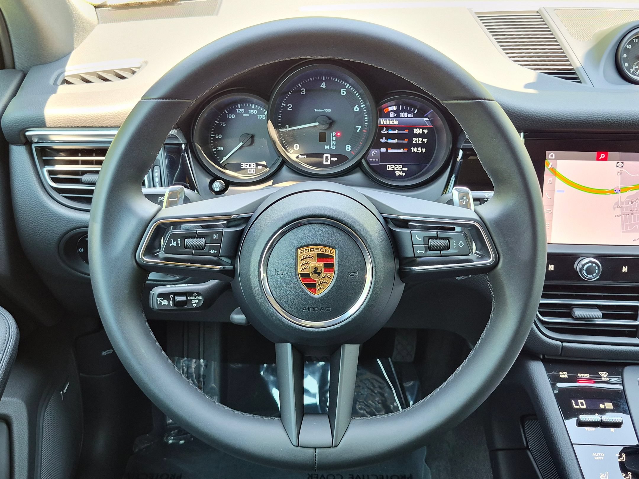 Certified 2026 Porsche Macan AWD/4WD image 8