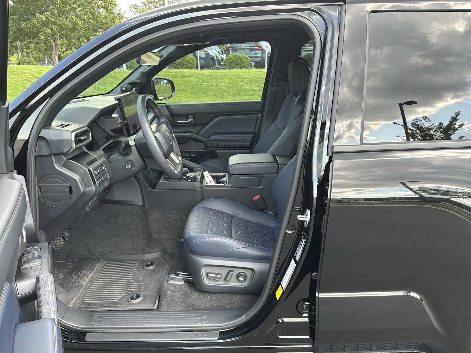 Used 2026 Toyota 4Runner Platinum AWD/4WD image 15