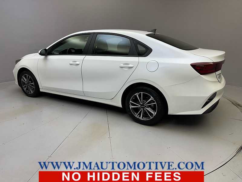 Used 2024 Kia Forte LXS FWD image 3