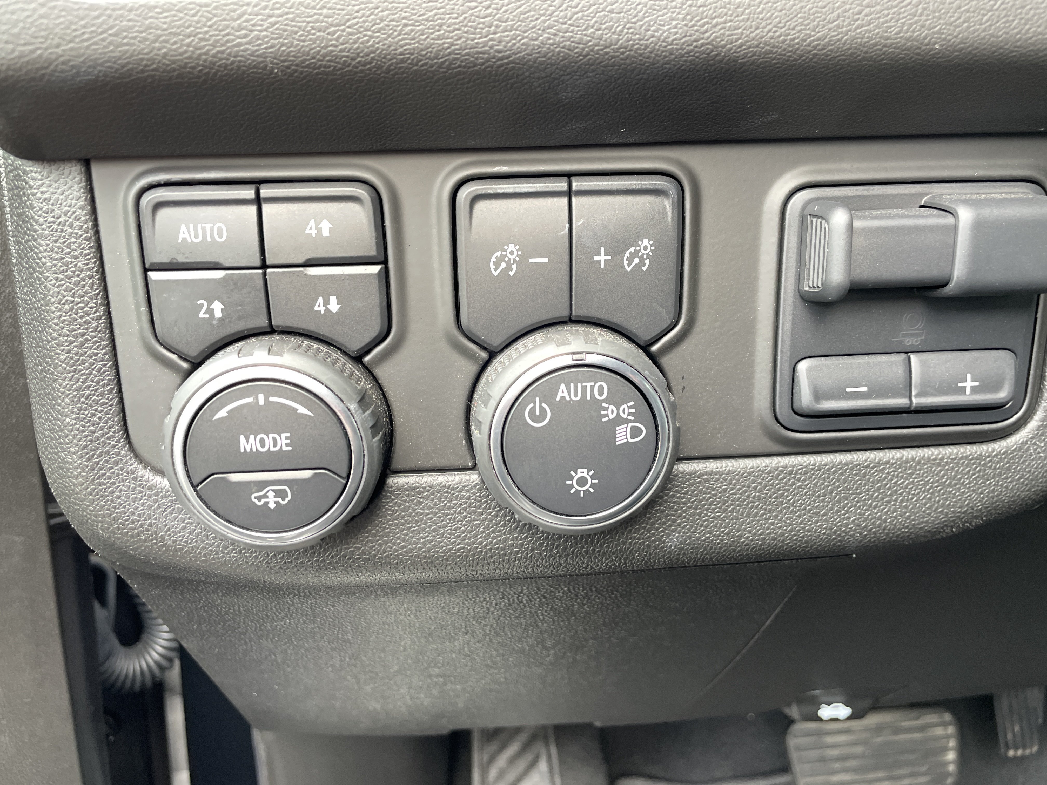 Used 2023 Chevrolet Suburban High Country AWD/4WD image 35