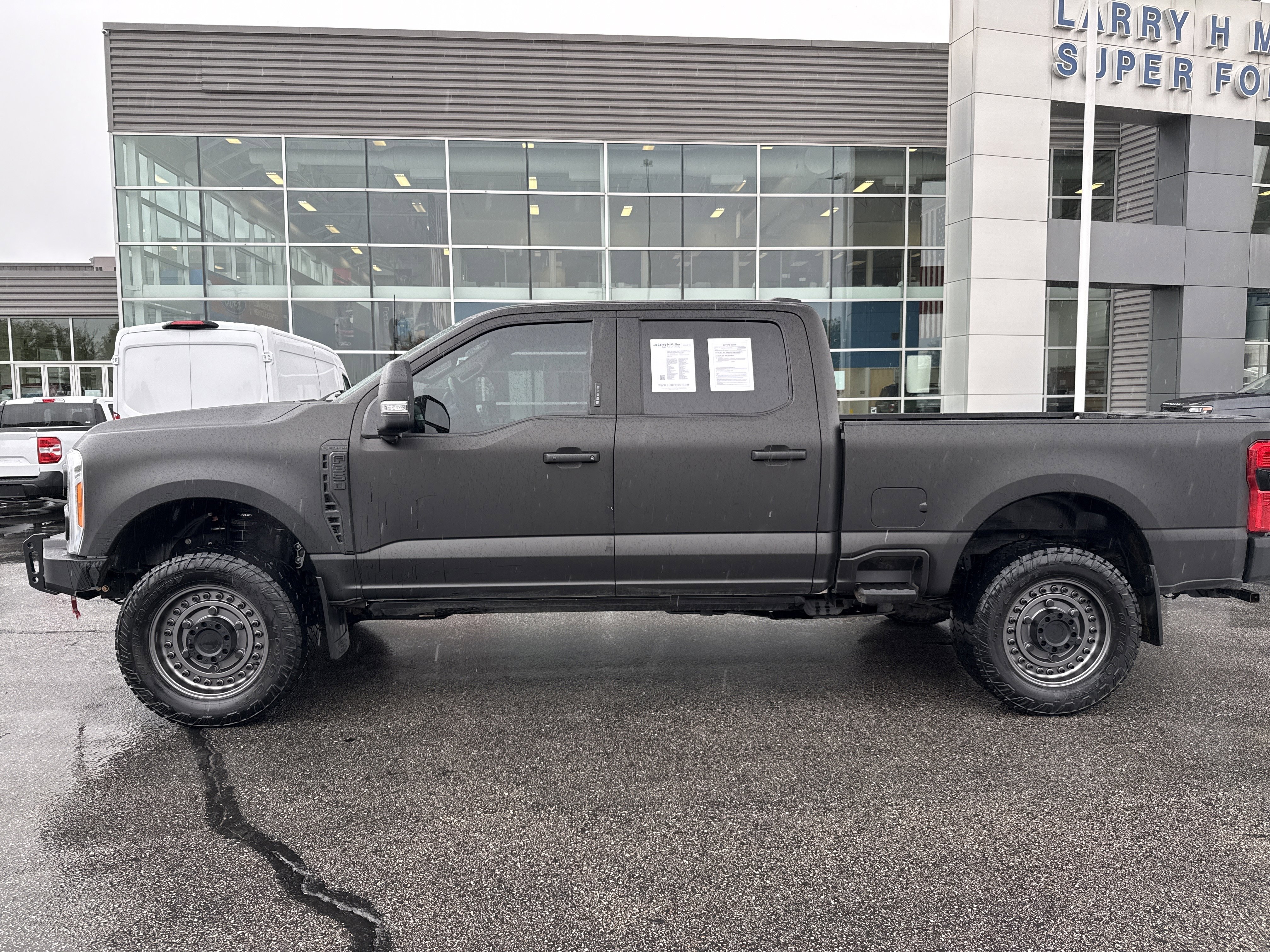 Used 2023 Ford F350 Platinum w/ FX4 Off-Road Package image 2