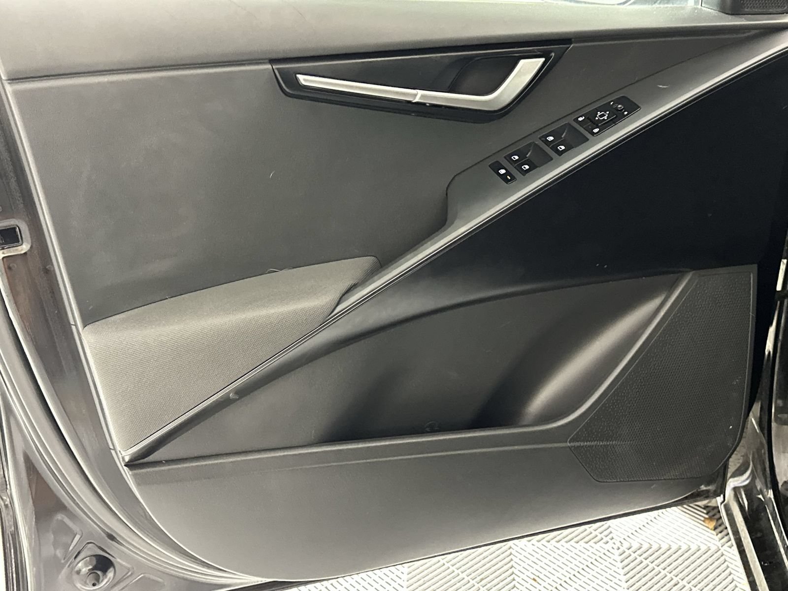 Used 2024 Kia Niro LX FWD image 29
