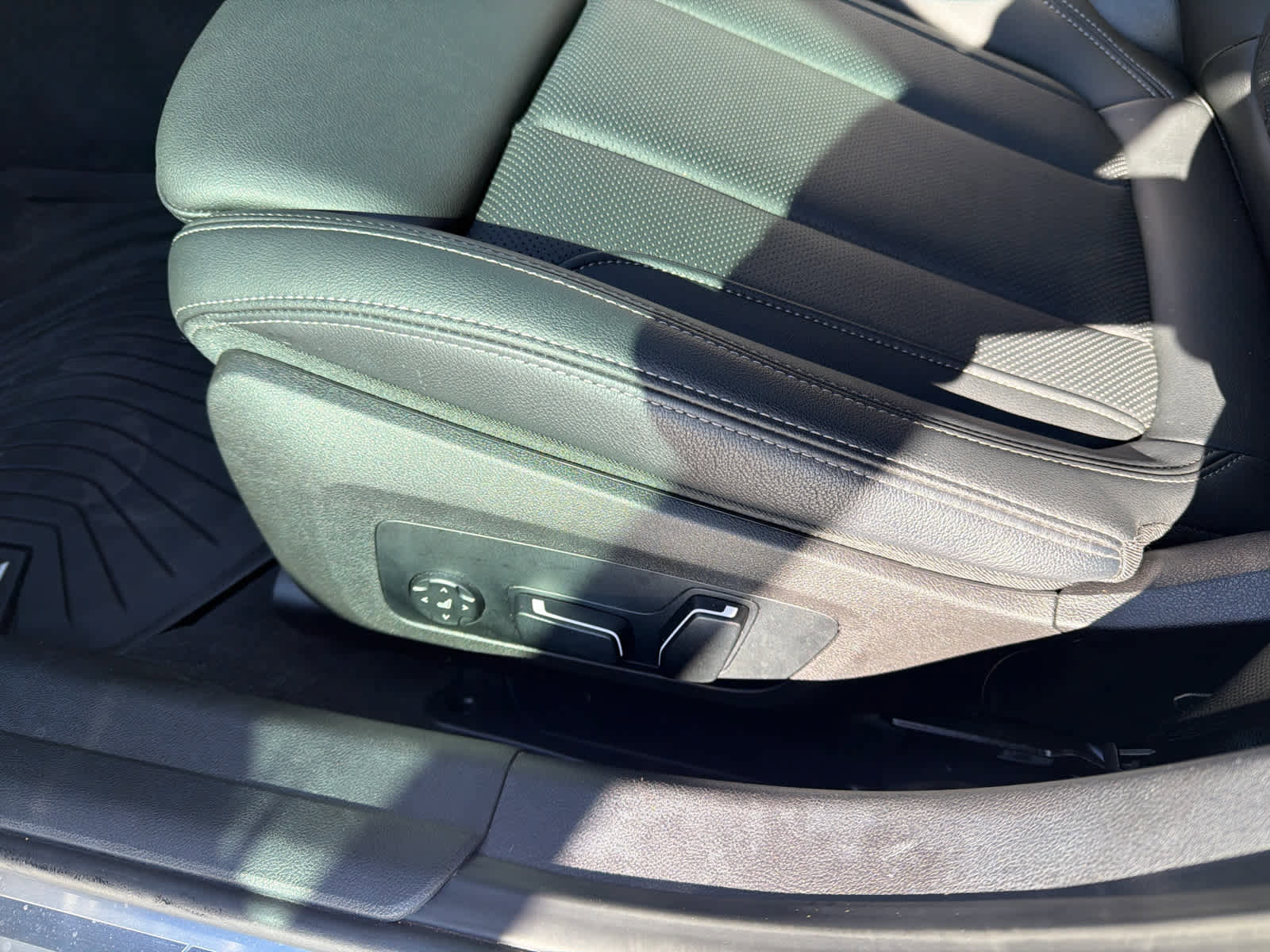 Certified 2025 BMW 330i xDrive Sedan w/ M Sport Package image 20